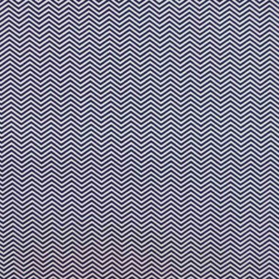 Tecido-Tricoline-Estampado-Chevron-Azul-Marinho-Fundo-Branco-Della-Aviamentos.