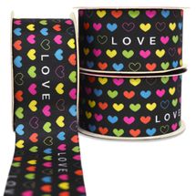 Fita-de-Gorgurao-Decorada-Progresso-38-mm-Rolo-de-10-metros-Cor-167-Love-Fundo-Preto-Capa-Della-Aviamentos