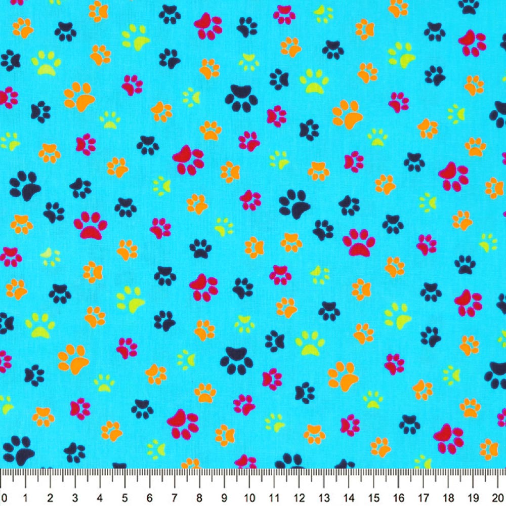 Tecido-Tricoline-Pegadas-Coloridas-Fundo-Azul-Della-Aviamentos-9466.