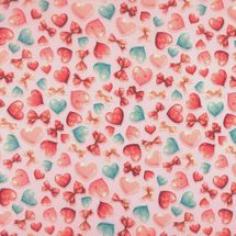 tricoline-coracoes-lacos-fundo-rosa-della-aviamentos