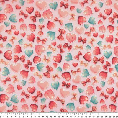 tricoline-coracoes-lacos-fundo-rosa-30-della-aviamentos